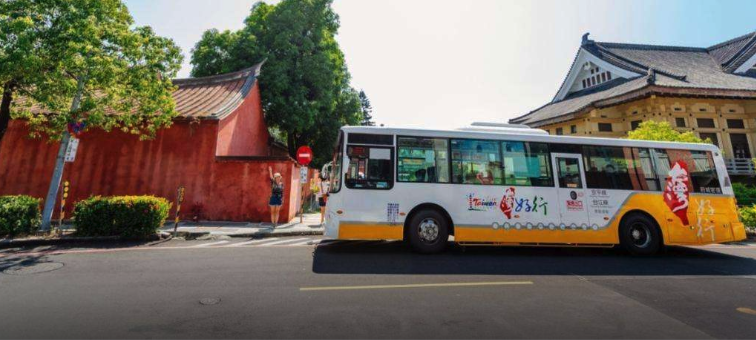 Xe bus giúp việc di chuyển dễ dàng và tiết kiệm