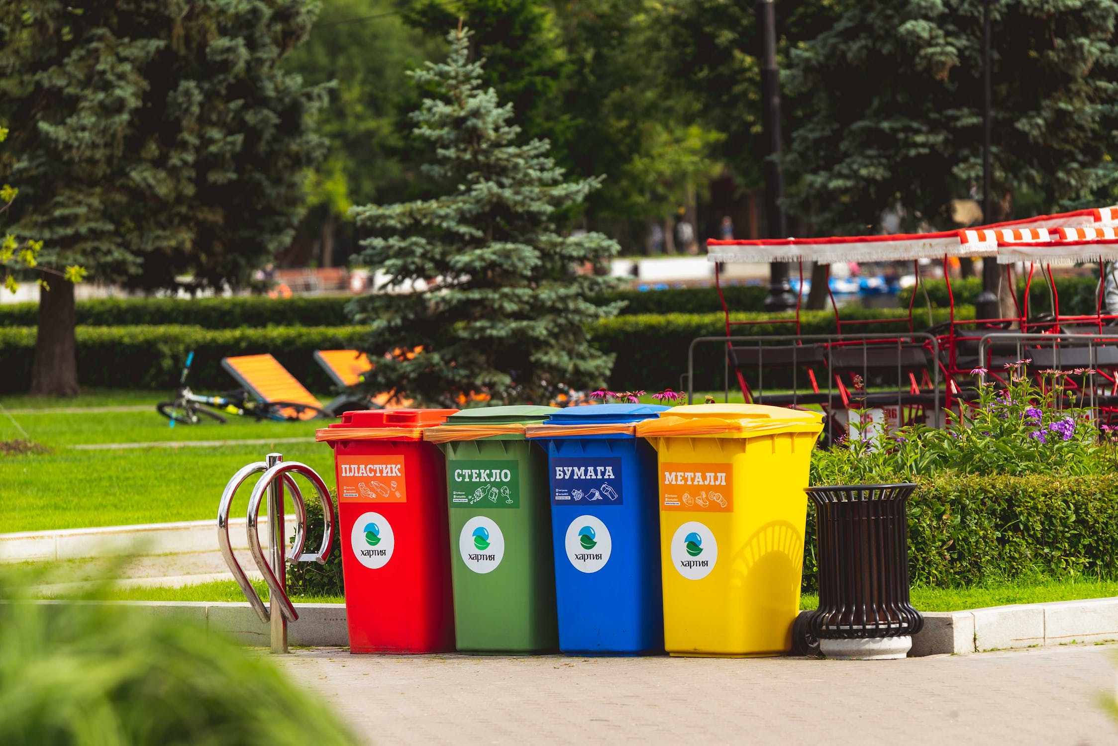 Trash can cleaning is a side hustle that many homeowners and businesses need, but few offer.