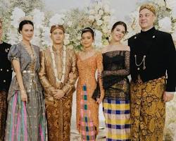 Seragam keluarga pengantin campuran