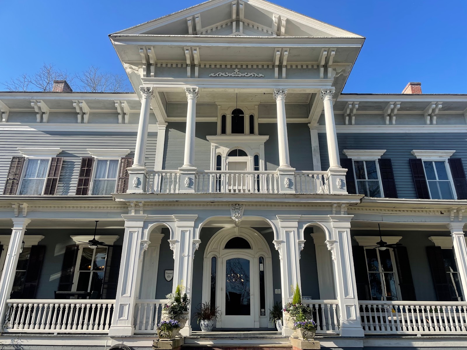 Exterior of Elmwood B&B in Washington NC