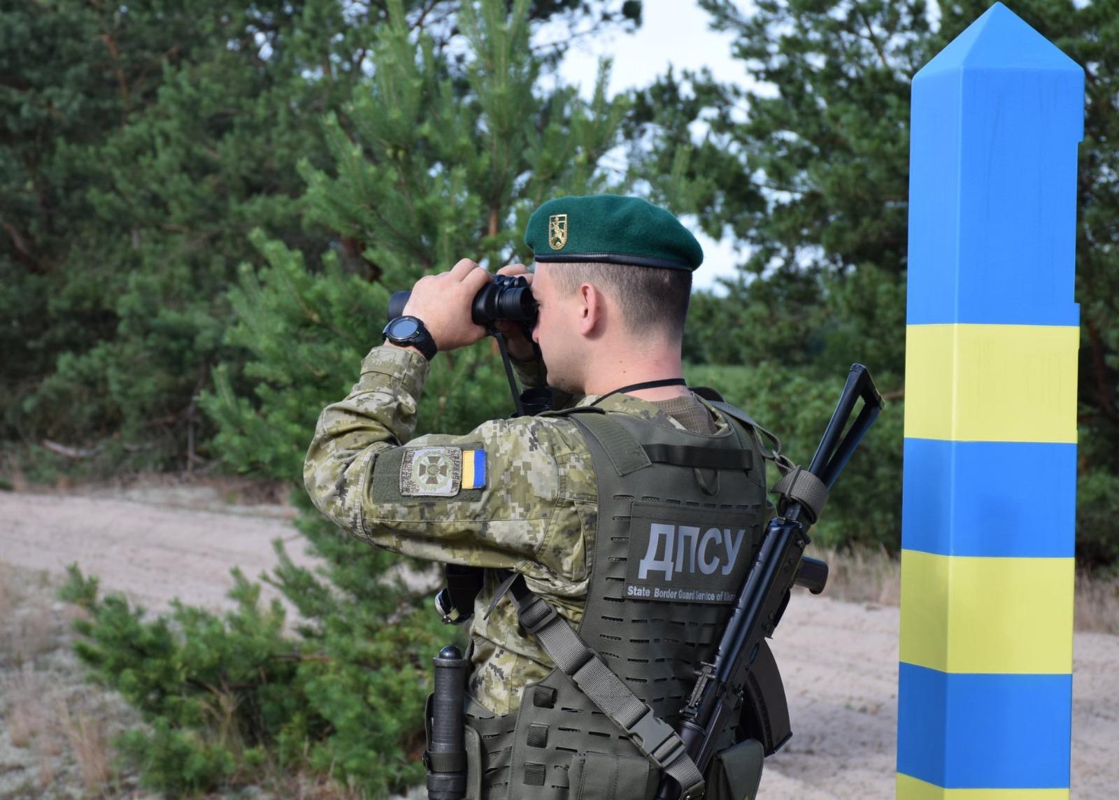 Зображення, що містить просто неба, одежа, військові, особа

Автоматично згенерований опис