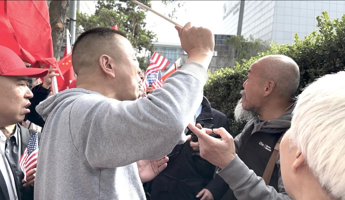 Lãnh sự quán Trung Quốc trả tiền cho người biểu tình chào đón ông Tập ở San Francisco