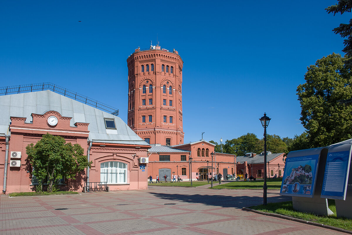 Кирпичный архитектурный стиль Санкт-Петербурга, фотографии домов