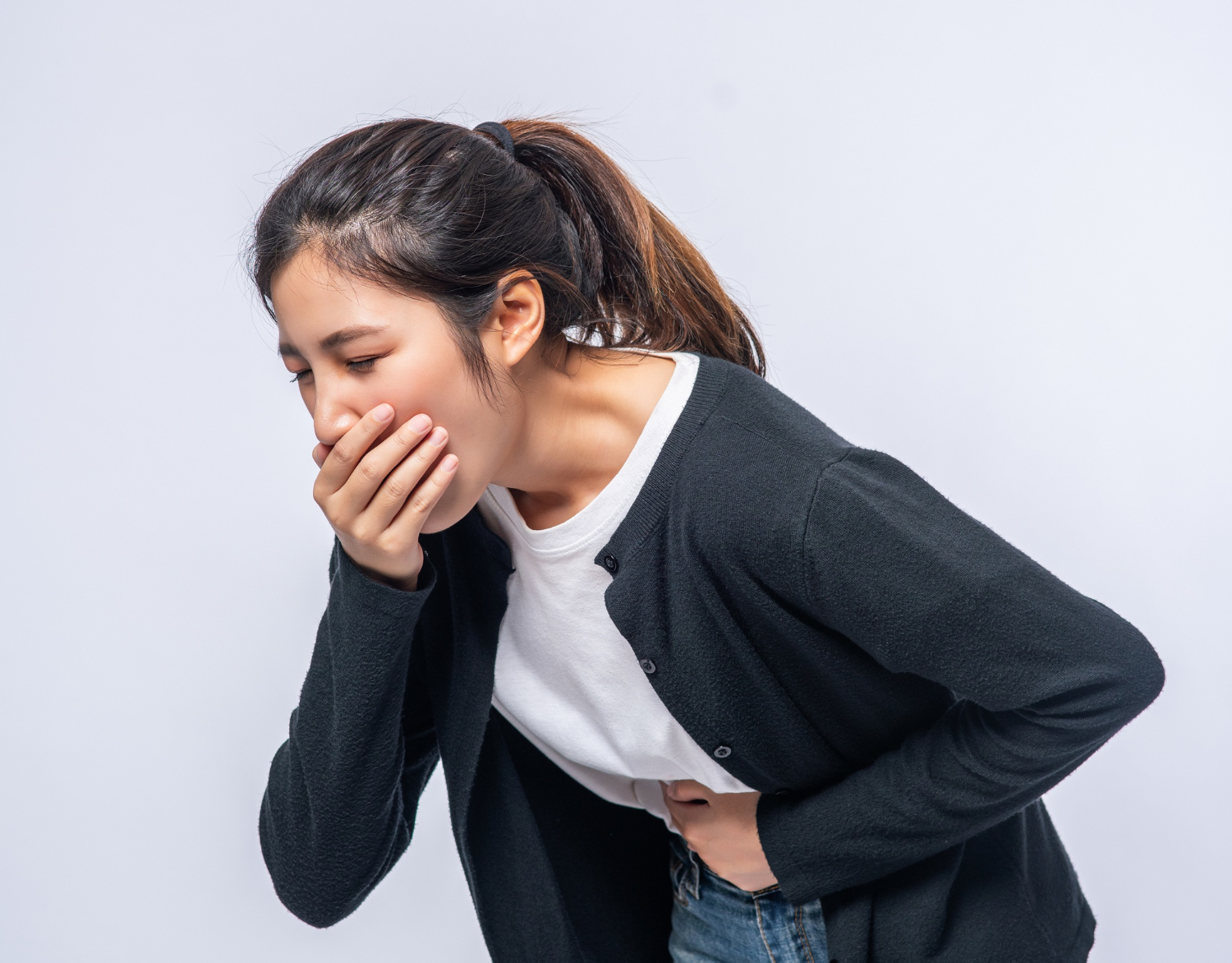 Đau họng buồn nôn khiến người bệnh khó chịu và ảnh hưởng tới sức khỏe, thói quen sinh hoạt hàng ngày