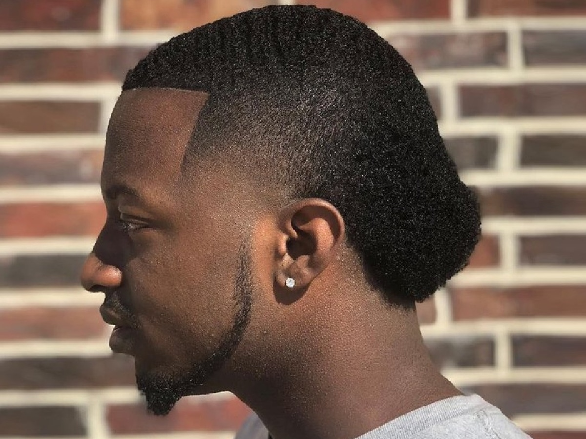 picture of a man wearing the afro skullet hairstyle