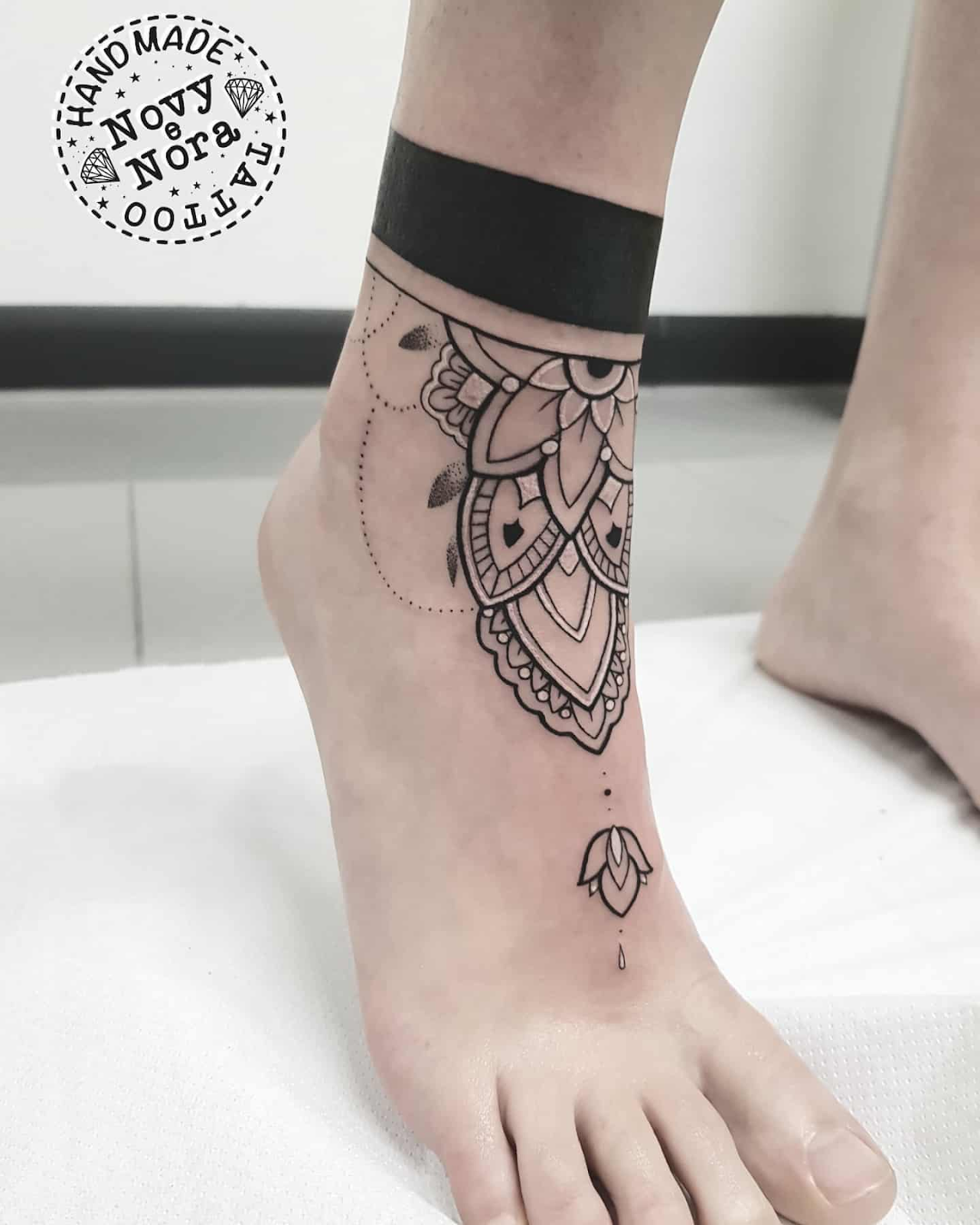 21 Hottest Ankle Tattoo Ideas: Simple Designs with Significance to Kickstart 2024!