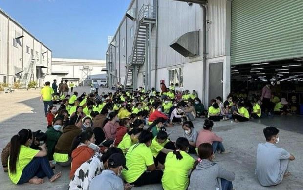 Bình Dương: Hàng trăm công nhân đình công đòi thưởng Tết