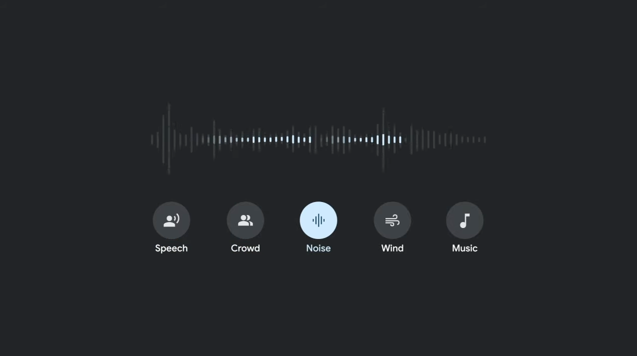 Image 3: 手機螢幕顯示 Google 的音頻編輯界面，透過「魔術降噪」功能來辨識調整上方顯示音波圖，下方有六個音頻過濾選項，分別是Speech (語音)、Crowd (人群)、Noise (噪音)、Wind (風)、Music (音樂) 目前選中的是Noise (噪音) 選項