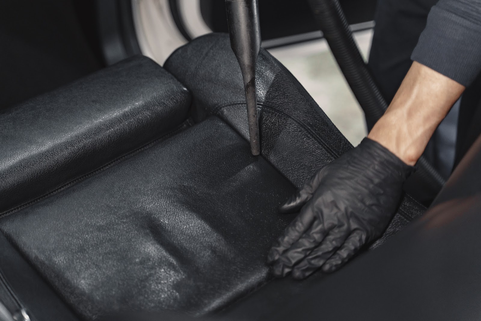 Guida pratica per la riparazione e il ripristino della tappezzeria auto danneggiata