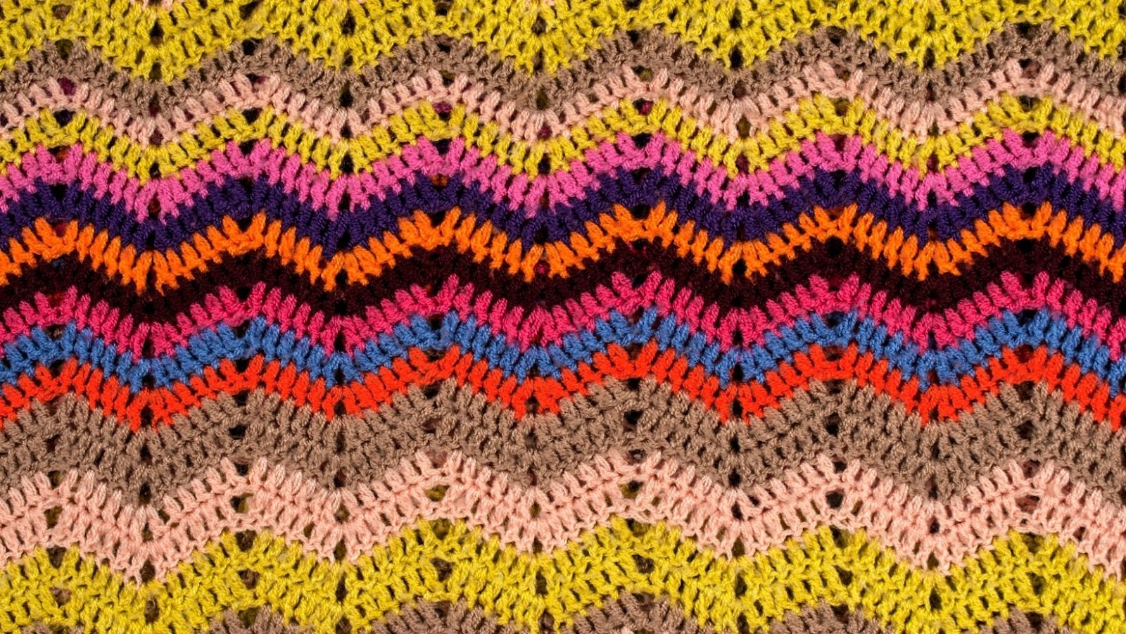 knitting vs crochet blanket