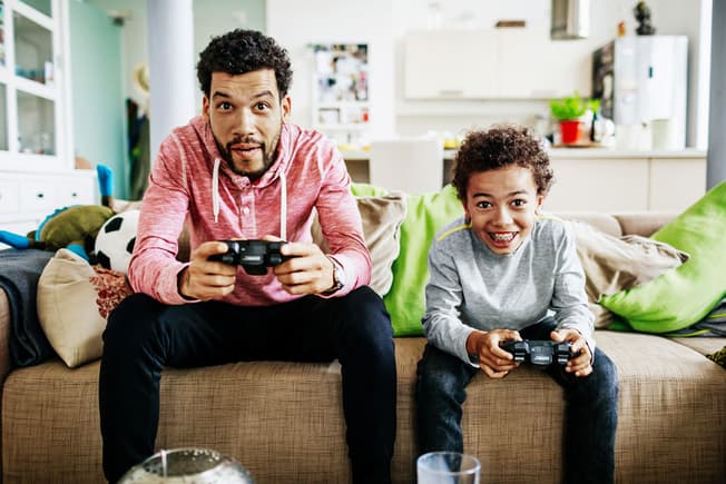 พฤติกรรมการดูทีวีและเล่นเกมส์ ที่ส่งผลไม่ดีต่อสุขภาพ 2