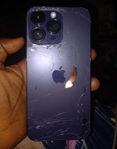 Suo's damaged phone