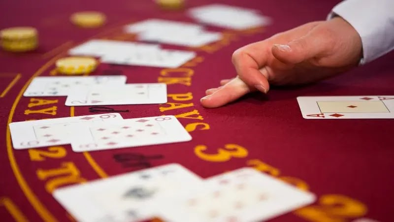 Các cách chơi blackjack cụ thể giúp người chơi giảm bớt sự bỡ ngỡ và tăng cơ hội thành công