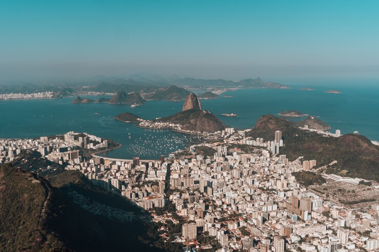 Foto de cima de parte do Rio Janeiro