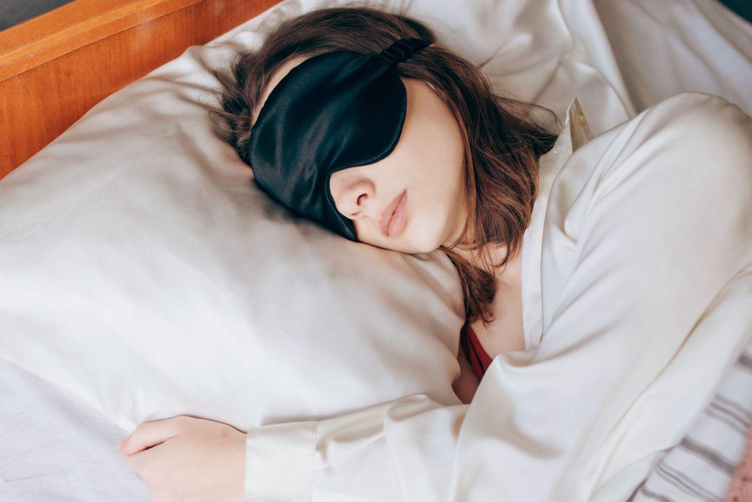 Does Sleeping on a Silk Pillowcase Really Benefit Hair?