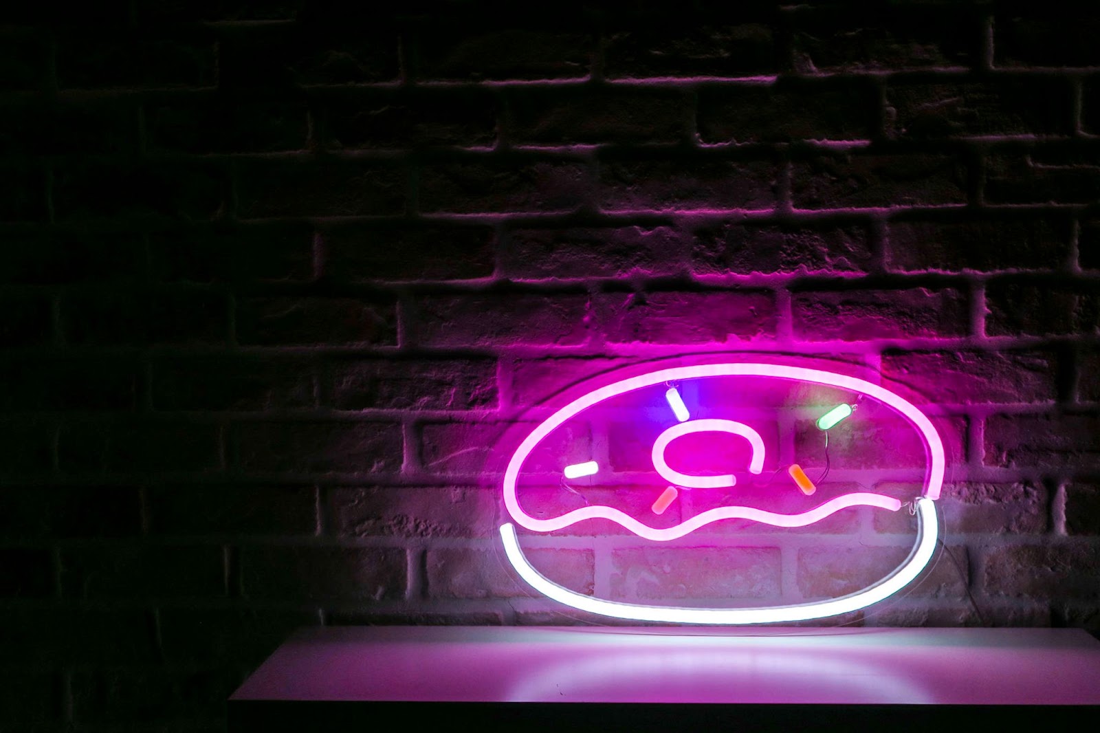 Custom Neon Signs and Their Impact on Children's Sleep Patterns