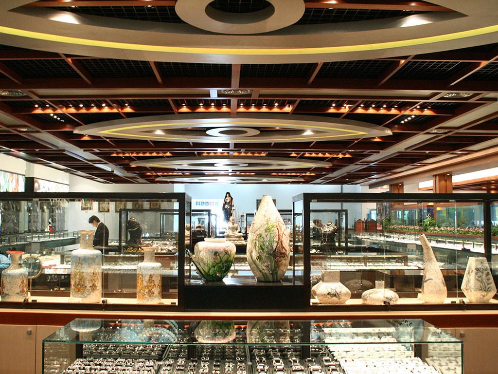  World Gems Gallery là cửa hàng trang sức đầu tiên tại Pattaya và đã được chứng nhận trên toàn thế giới