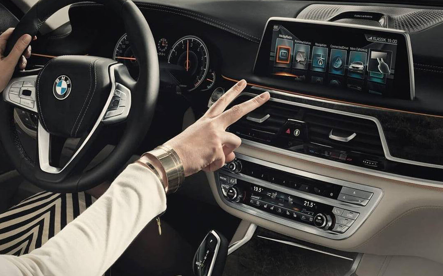  All about BMW gesture control 2023 feature 