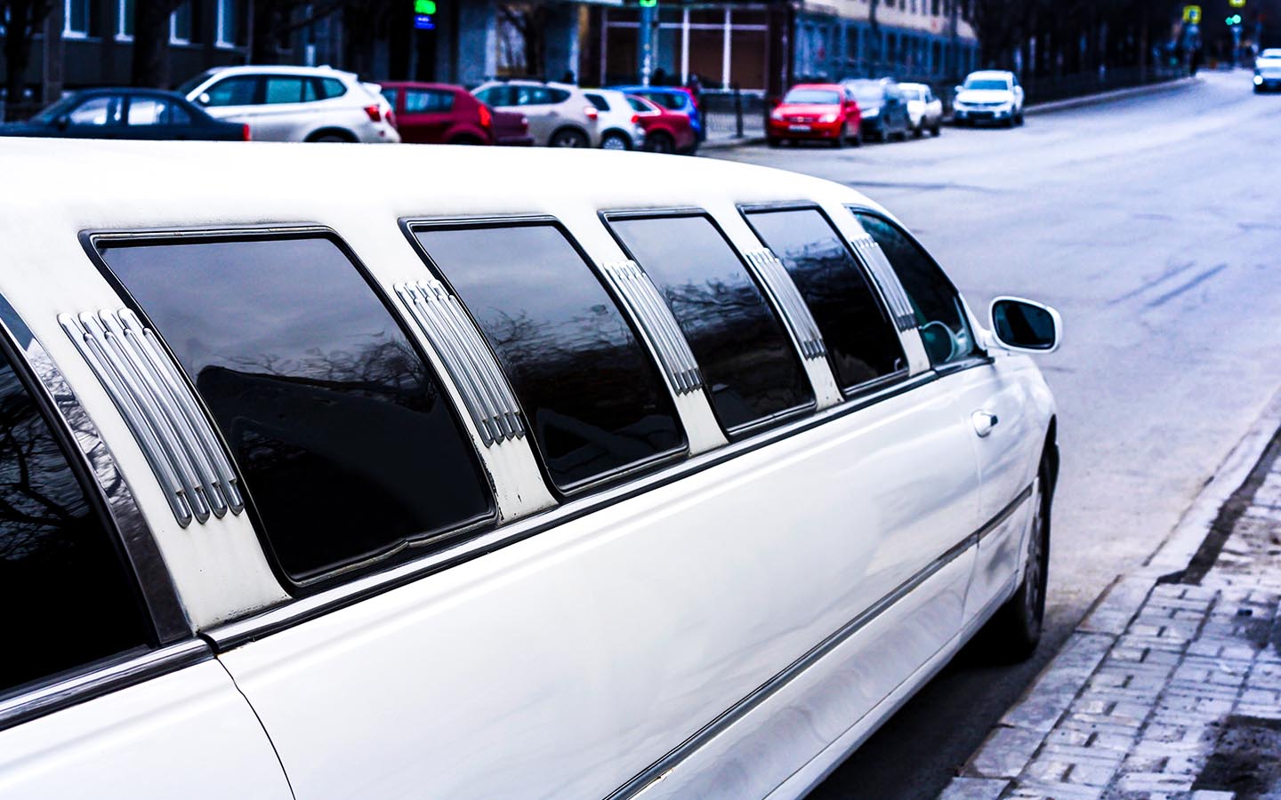 learn all about how to start limousine business in Dubai and start your business venture