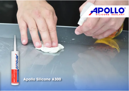 Vệ sinh bề mặt cần trám keo để có một mối nối đẹp và bền vững