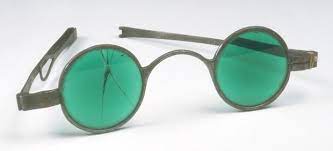 first sunglasses that looked similar to those used nowadays