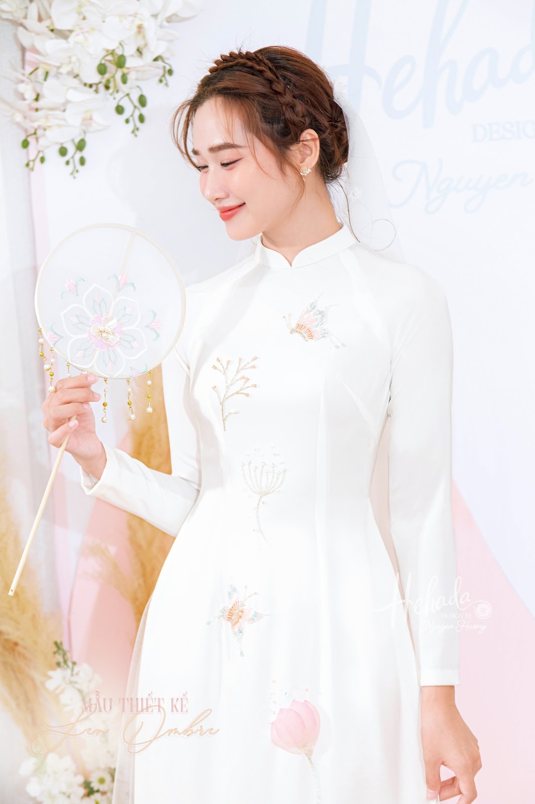 Nàng trong tà áo dài Sen Ombre Trắng