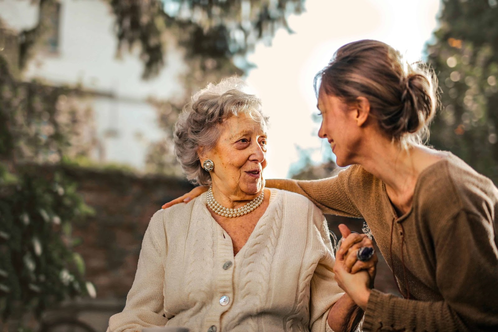 Tips for Alzheimer's caregivers.