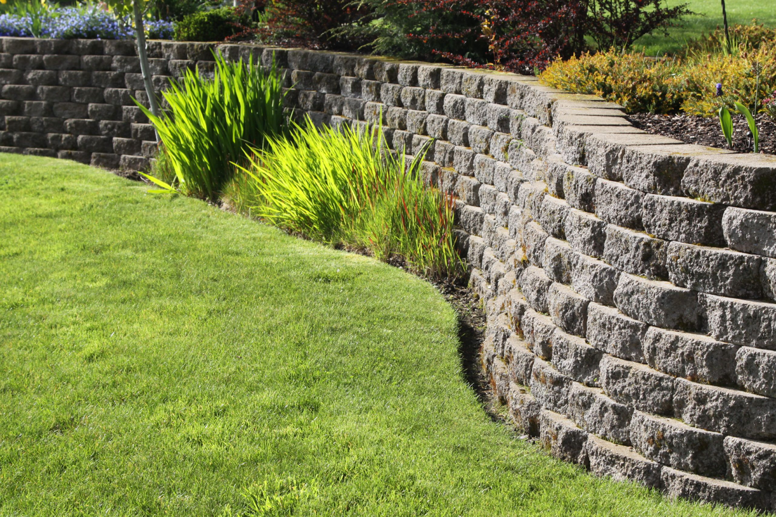 Retaining Wall in Landscaping design.