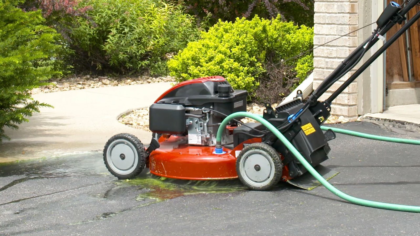 Step-by-Step Guide to Washing Your Lawn Mower