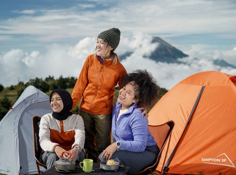 Tips persiapan yang harus kamu lakukan untuk merayakan Hari Kartini di atas puncak gunung nanti