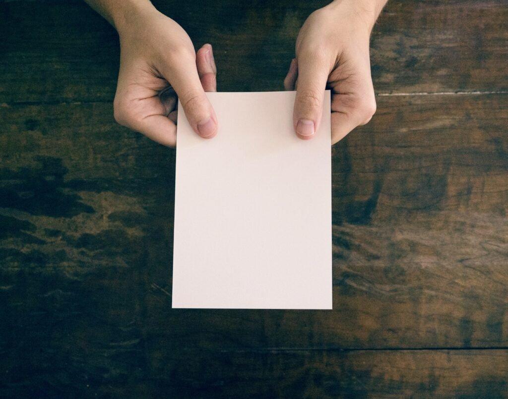 woman showing a blank flashcard - Best Online Flashcards