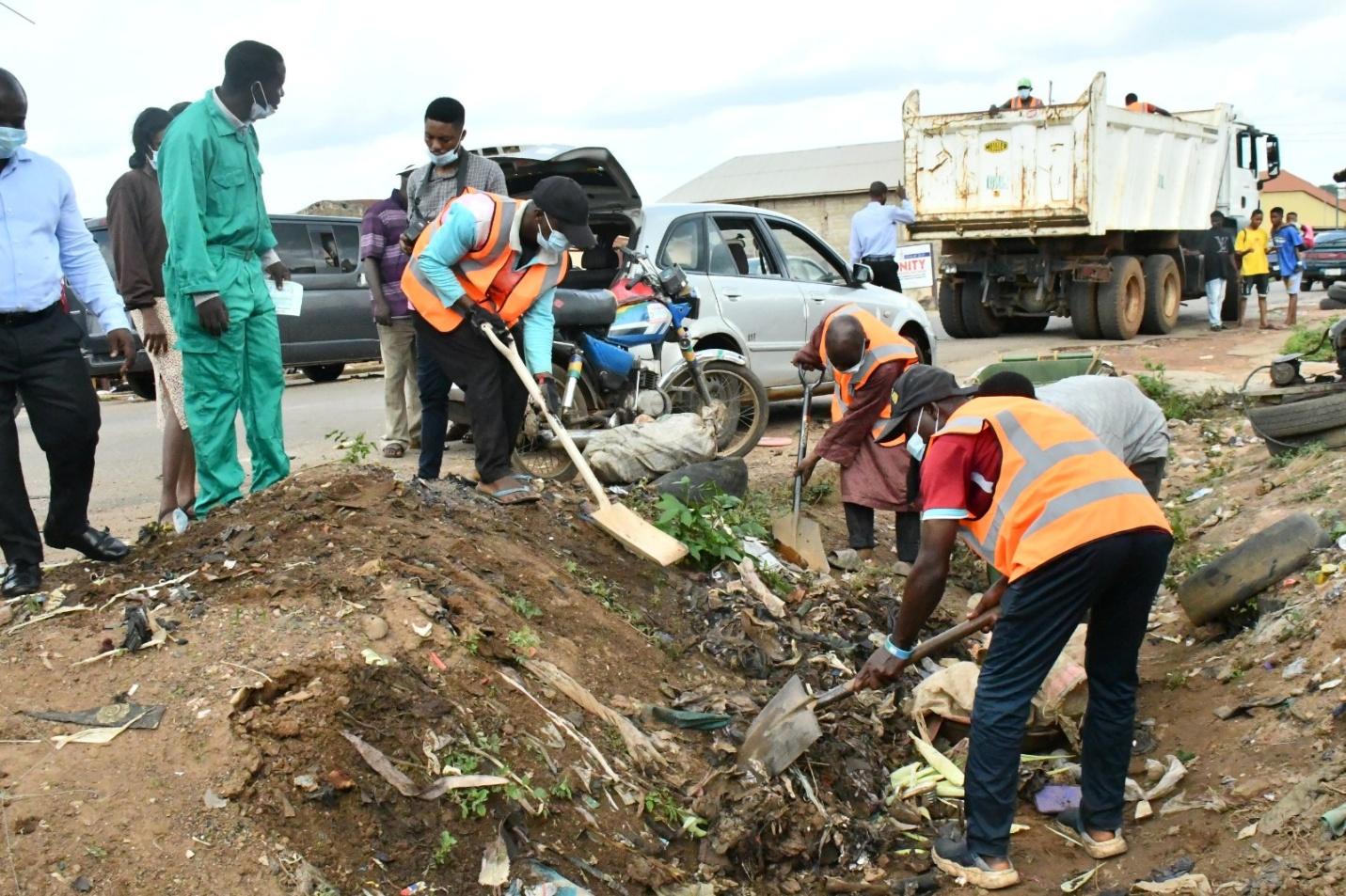C:\Users\HP\Desktop\13 3 4\Cleanup exercise at one of the sites in Omuaran town.jpeg