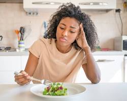 person with eating disorders eating a healthy meal