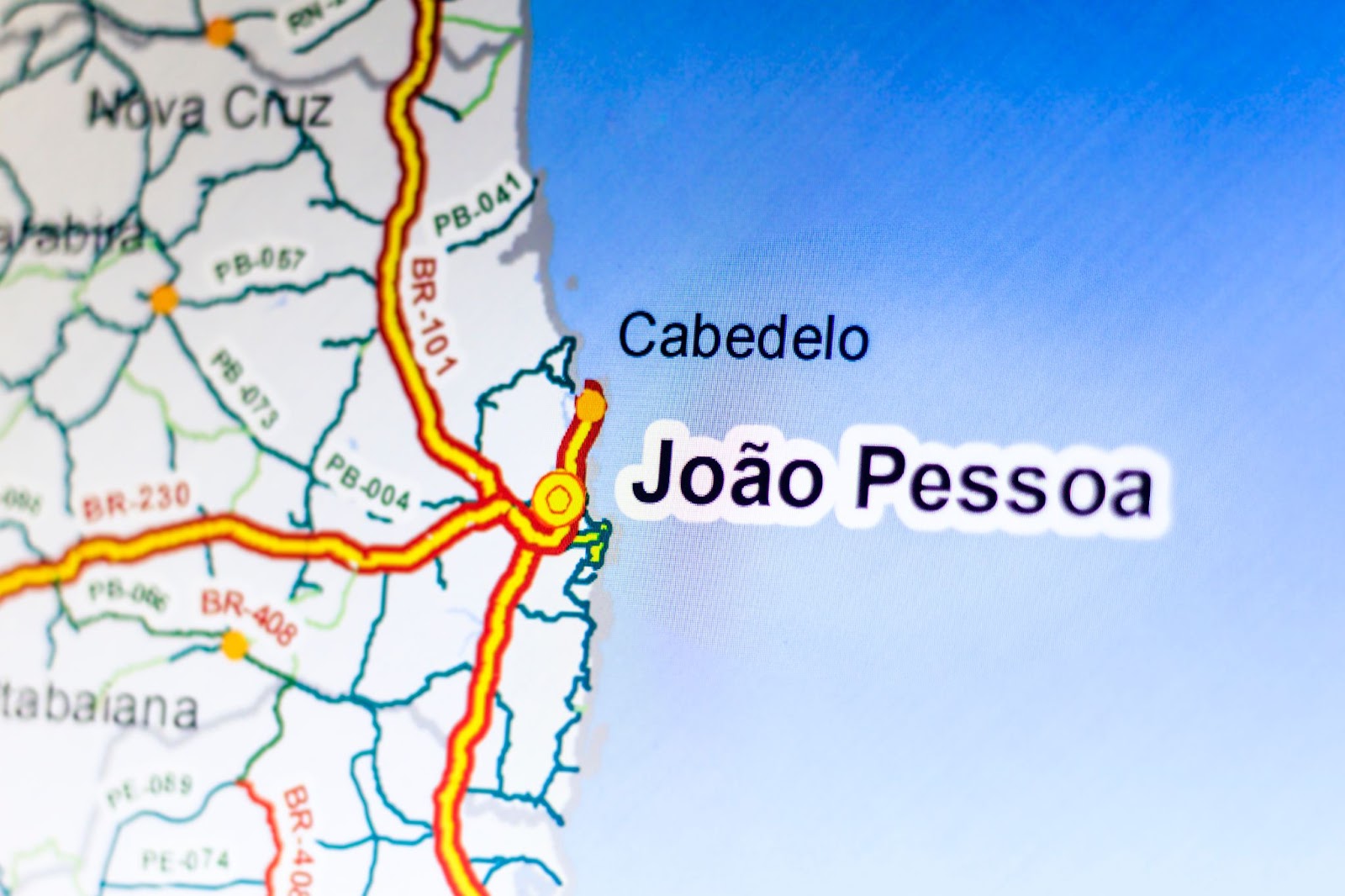 Mapa digital do Brasil com os nomes de João Pessoa e Cabedelo em destaque