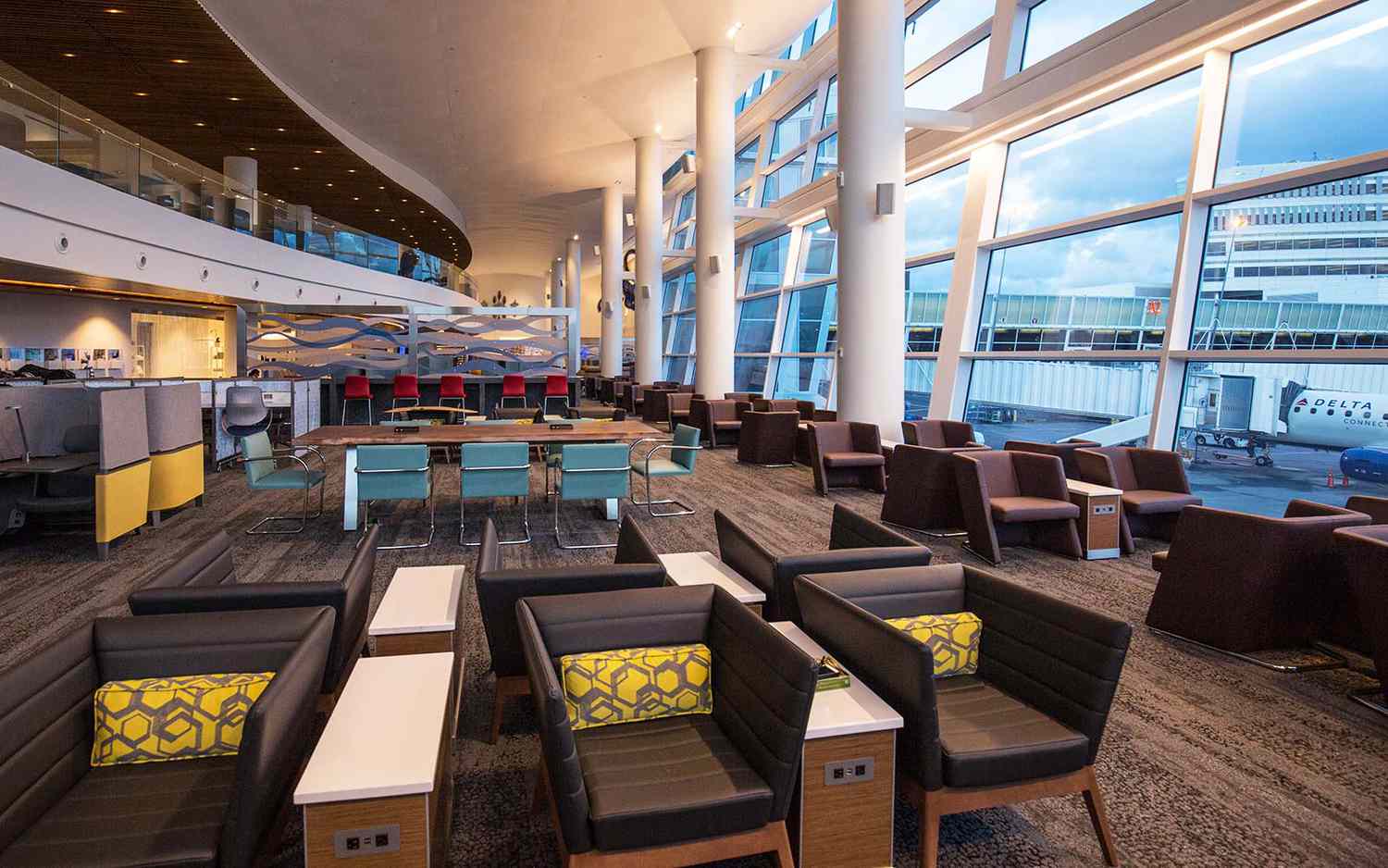 Delta Sky Club is the name of the lounge of Delta One. While the food at the lounge is excellent, it is hard to discover anything particularly noteworthy or exquisite. Besides, Delta Sky Club lounge spaces provide entertainment options for its upper-class patrons