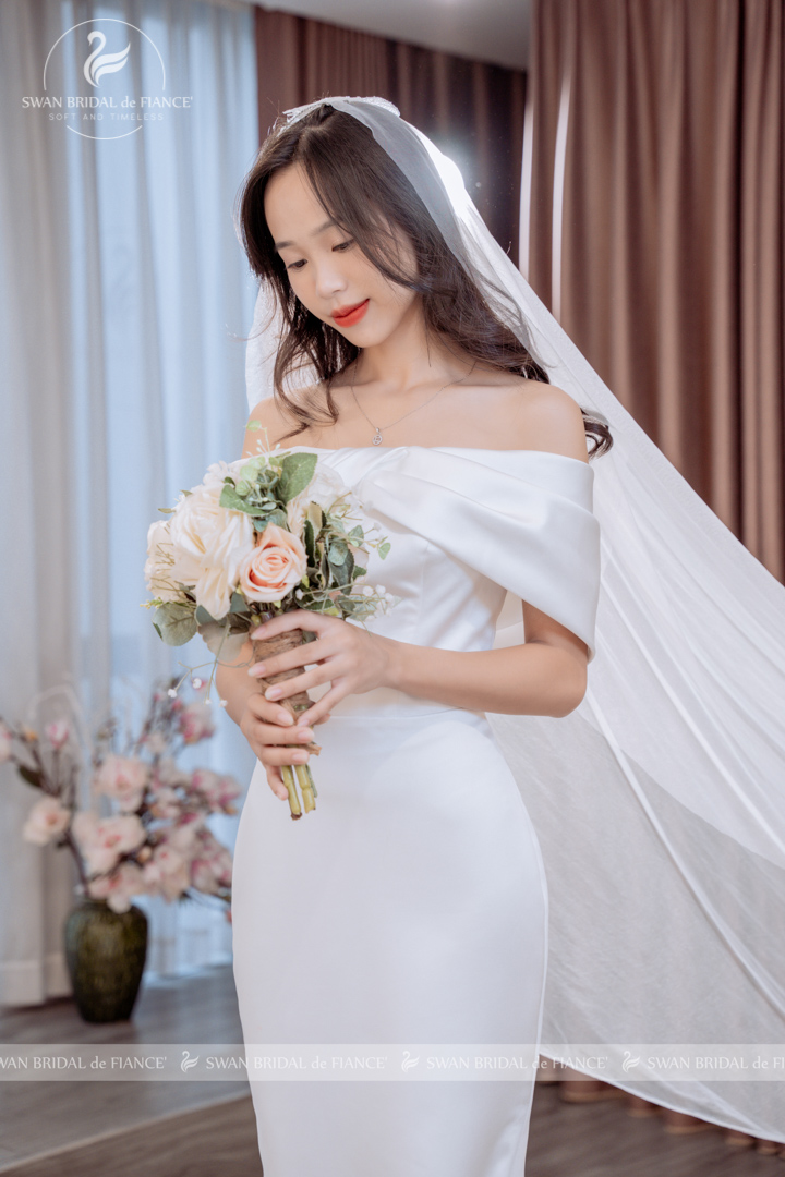 Chiếc váy cưới A-line trễ vai có thể biến đổi theo sở thích của cô dâu