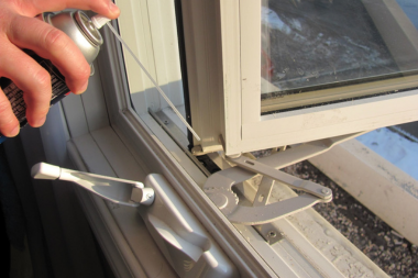 why are my casement windows not opening contractor lubricating window gears custom built