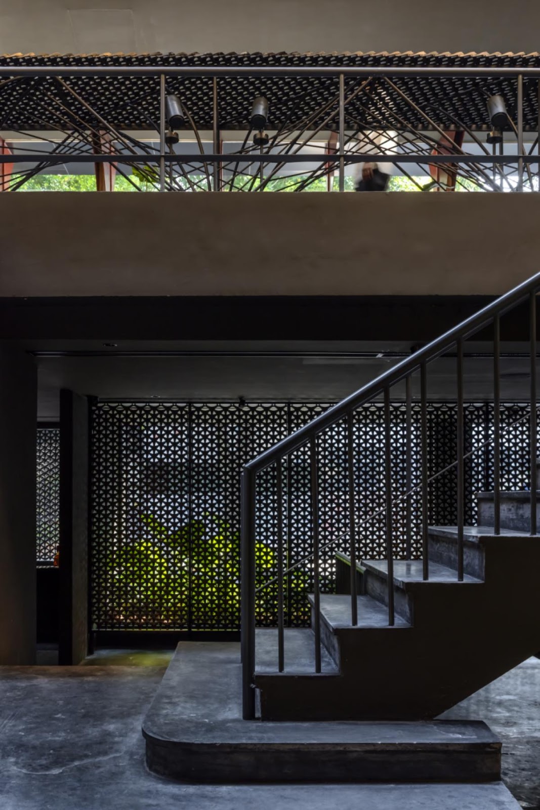 12. Staircase, Screen, Sake showcase_7703