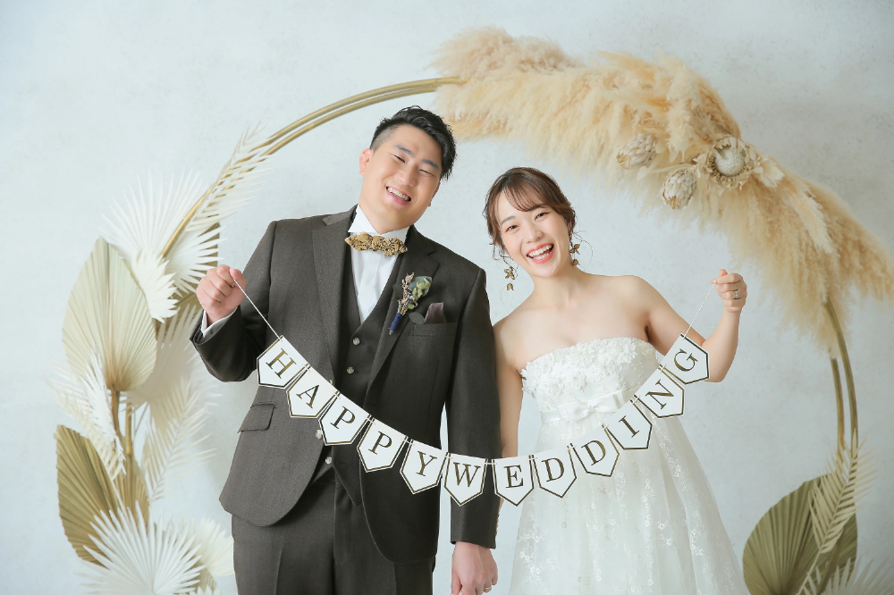 結婚式の前撮り】おしゃれな小物を衣装別にチェック！メリット・注意点