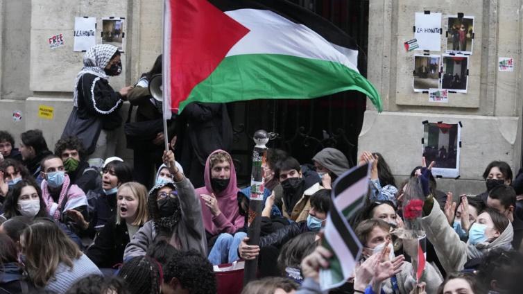 تجمع دانشجویان مطالعات سیاسی پاریس (سیانس پو) در حمایت از فلسطینیان