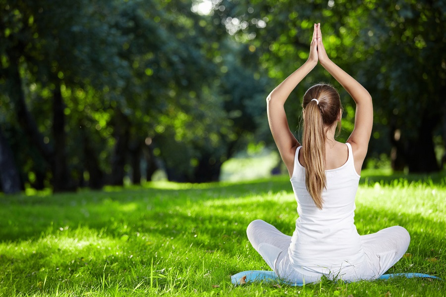 Tập yoga hay ngồi thiền giúp bạn giảm áp lực trong suy nghĩ