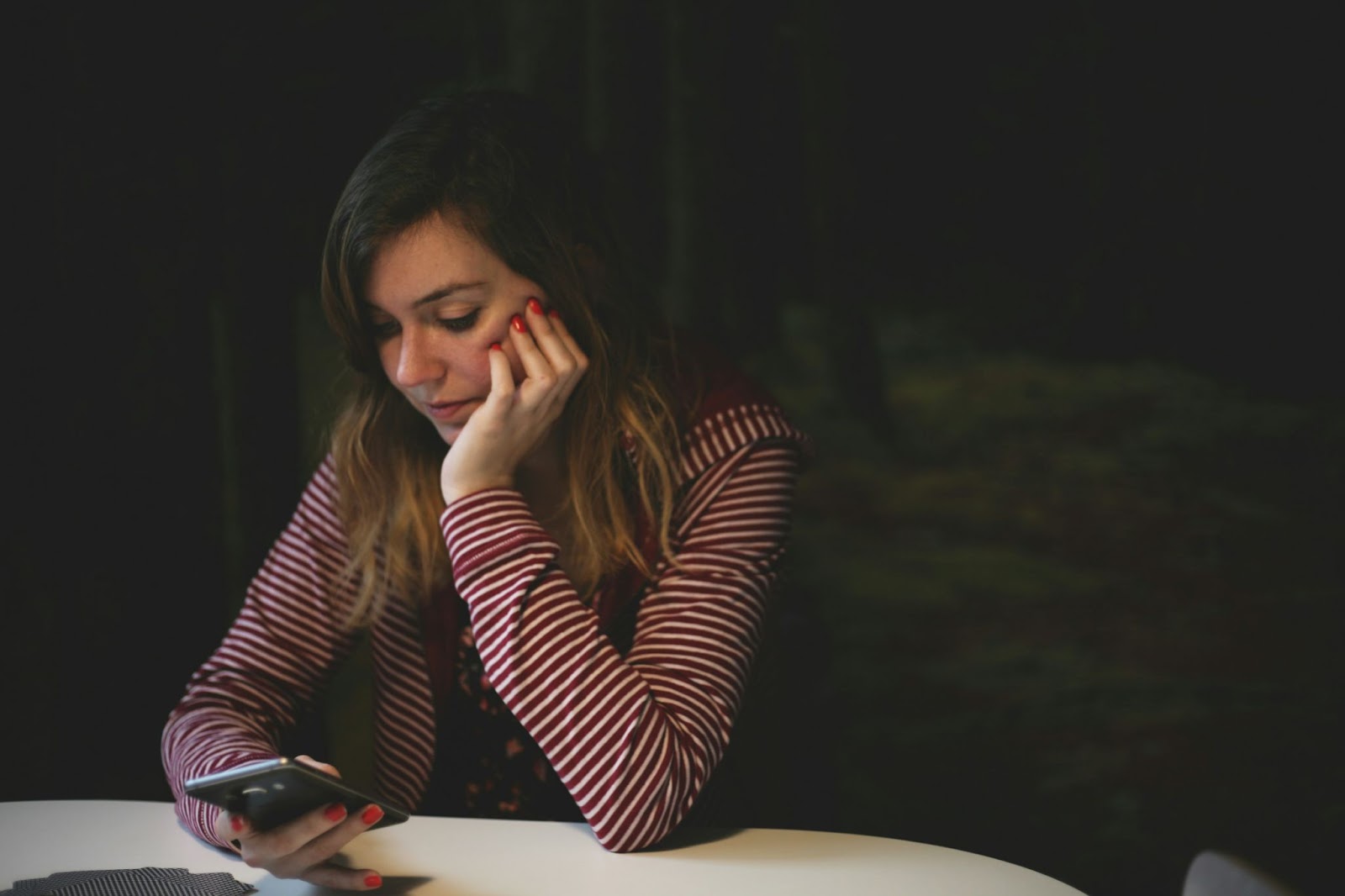 A woman chatting worried about  WhatsApp scam