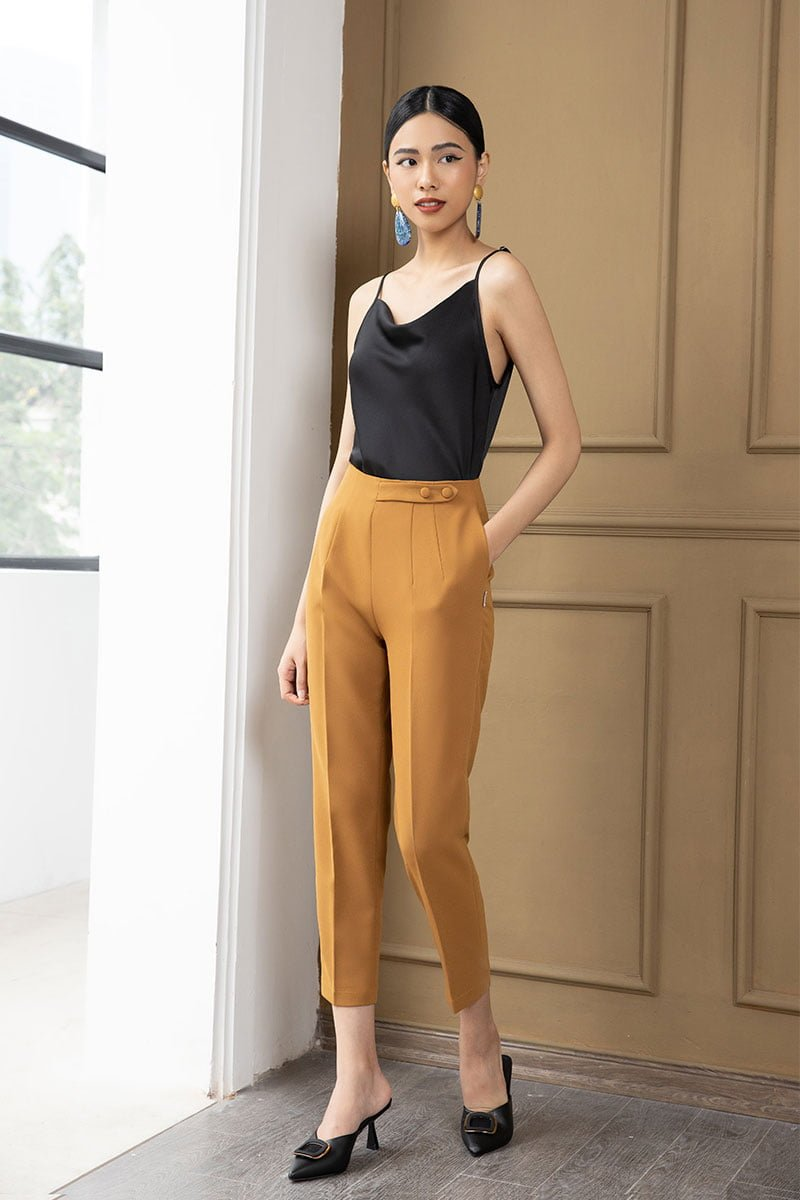 Quần vải ống suông phối cùng croptop 2 dây