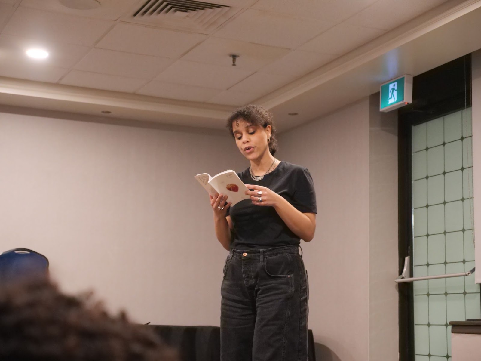 Chloé Savoie-Bernard reads from her poetry collection, Sainte-Chloé de l'amour (2021)