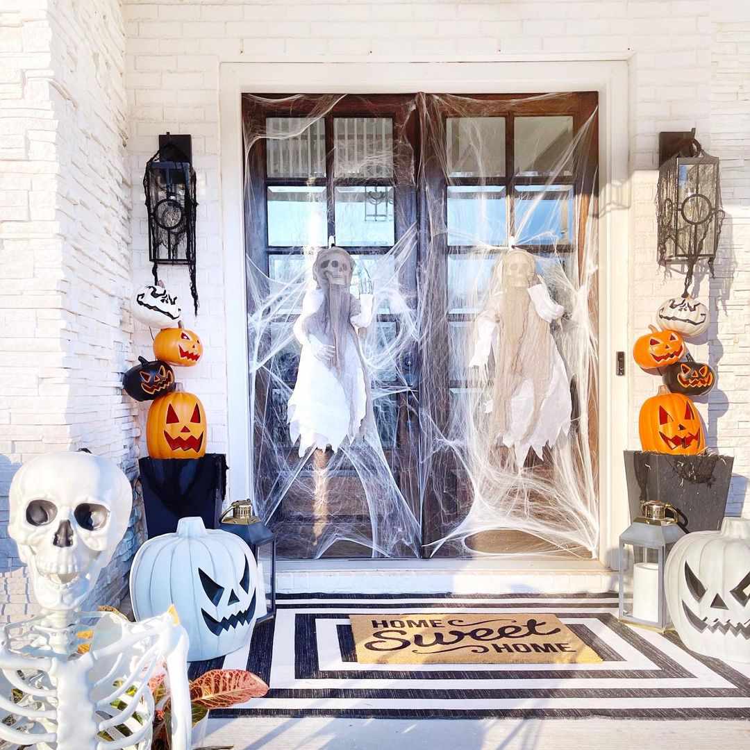 Halloween Home Decor - Frightening front doors
