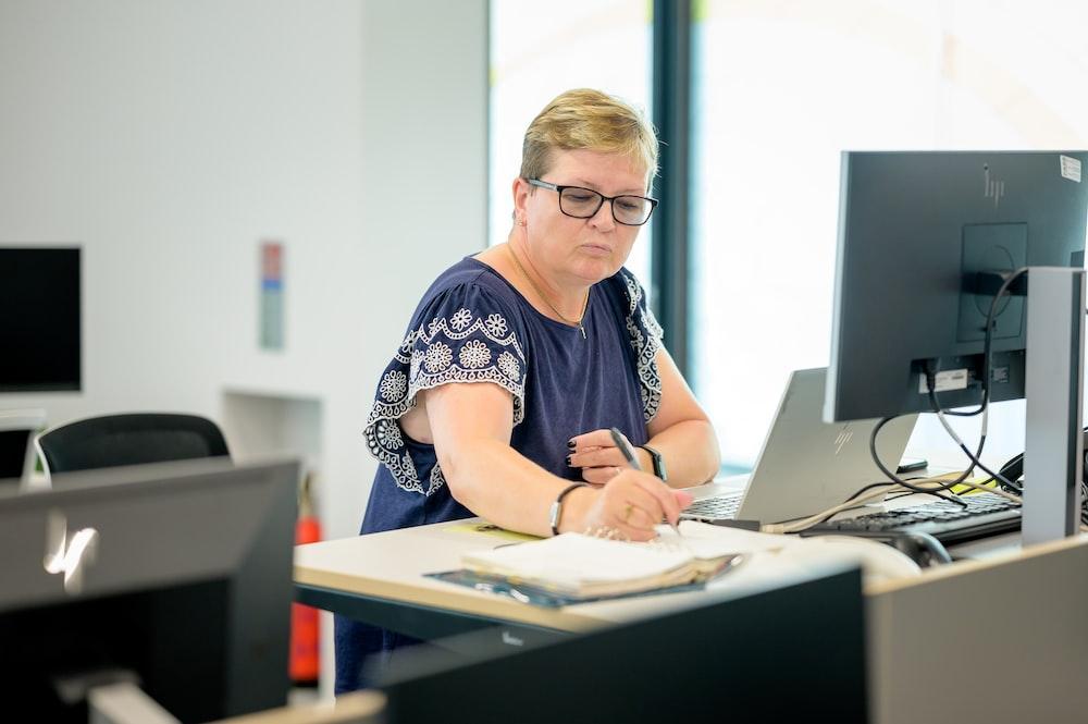 An accountant working at her desk