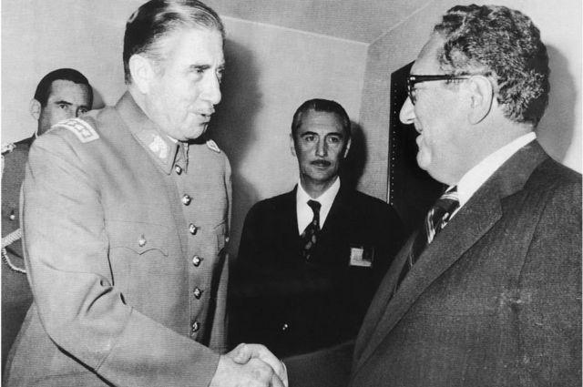 Ông Henry Kissinger gặp Tướng Augusto Pinochet