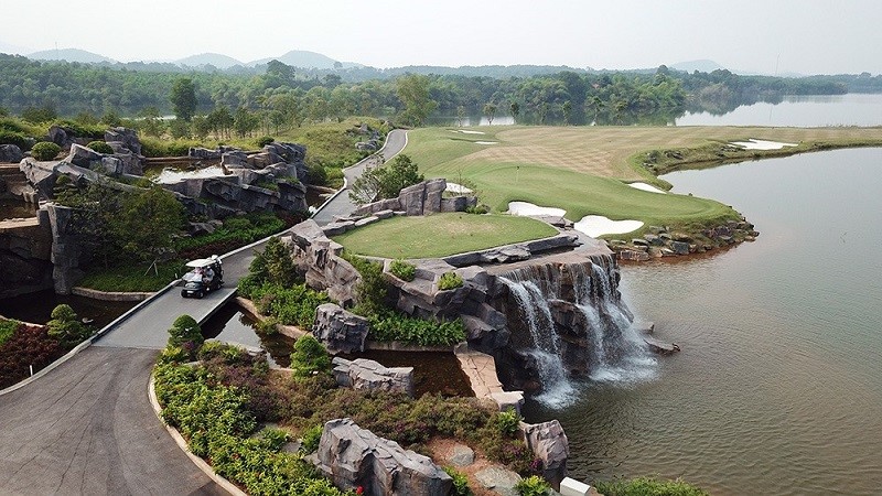 sân golf đồng mô