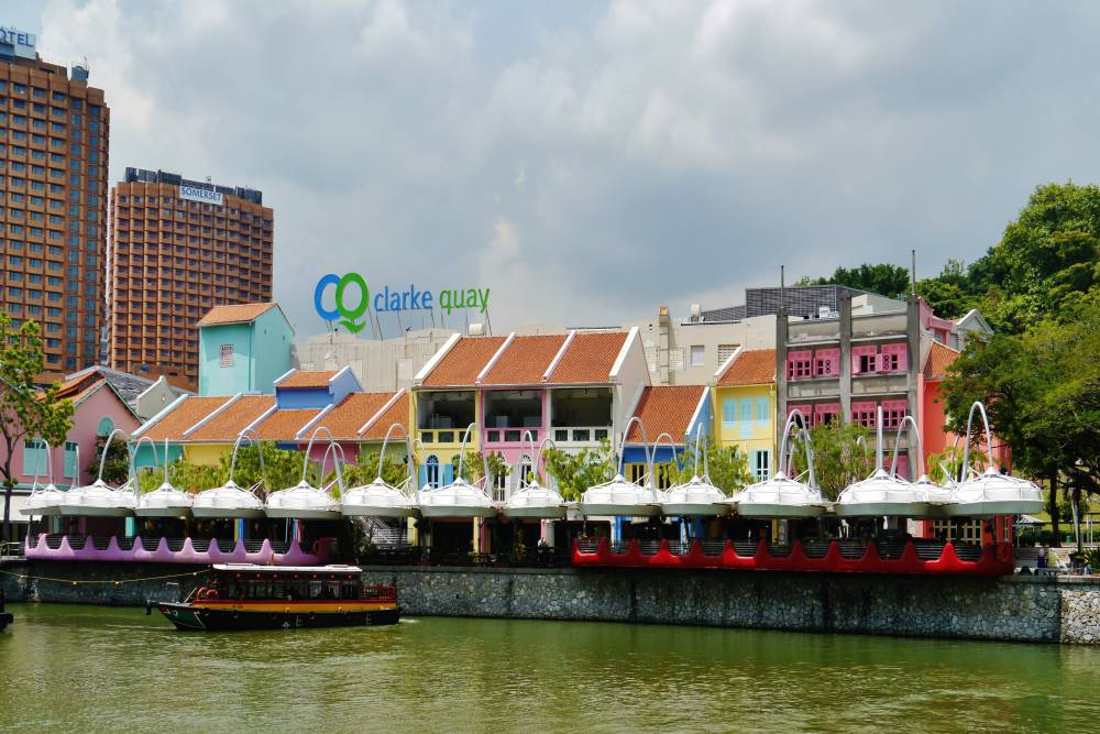 Đến trạm Clarke Quay để mua vé đi du thuyền