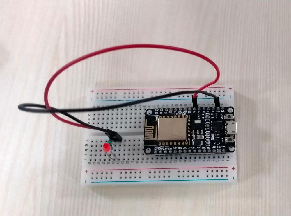 A circuit board with wires

Description automatically generated